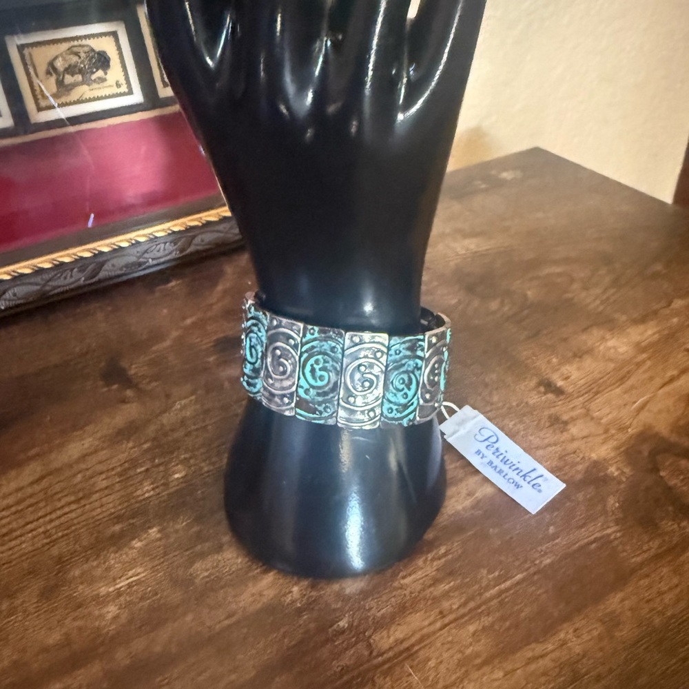 NWT Periwinkle by Barlow Turquoise and Silver Stretch Bracelet